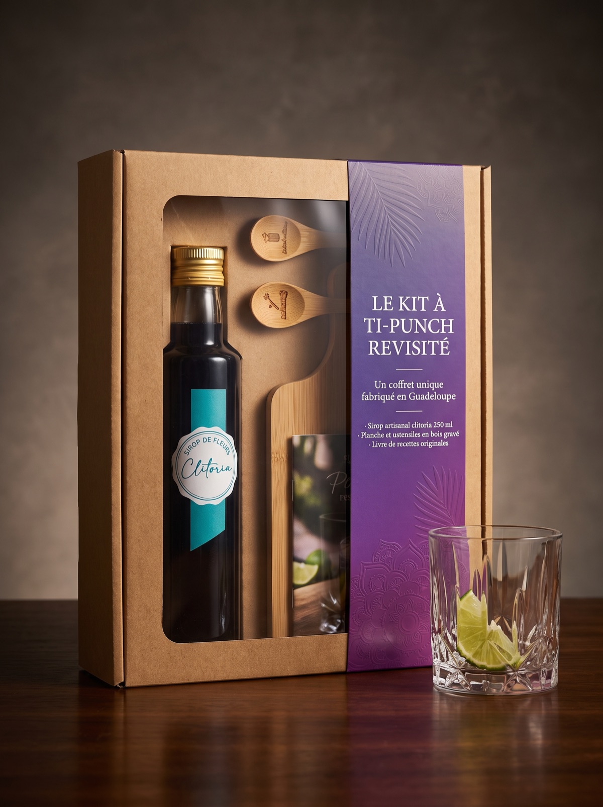 Coffret Kit à Ti-Punch revisité — sirop de clitoria, ustensiles en bois gravé et livre de recettes, avec Envies Vagabondes